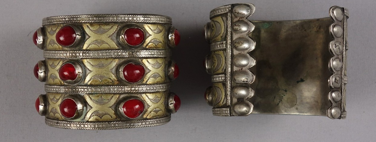 Two silver Turkmen bracelets. Iran, late 20th century. For more information, click on the illustration.