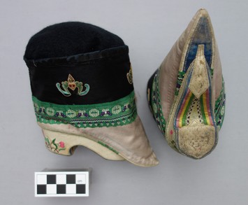 Pair of lotus bootees from the Jiangsu and Zhejiang region of eastern China (early 20th century; TRC 2013.0050a-b).