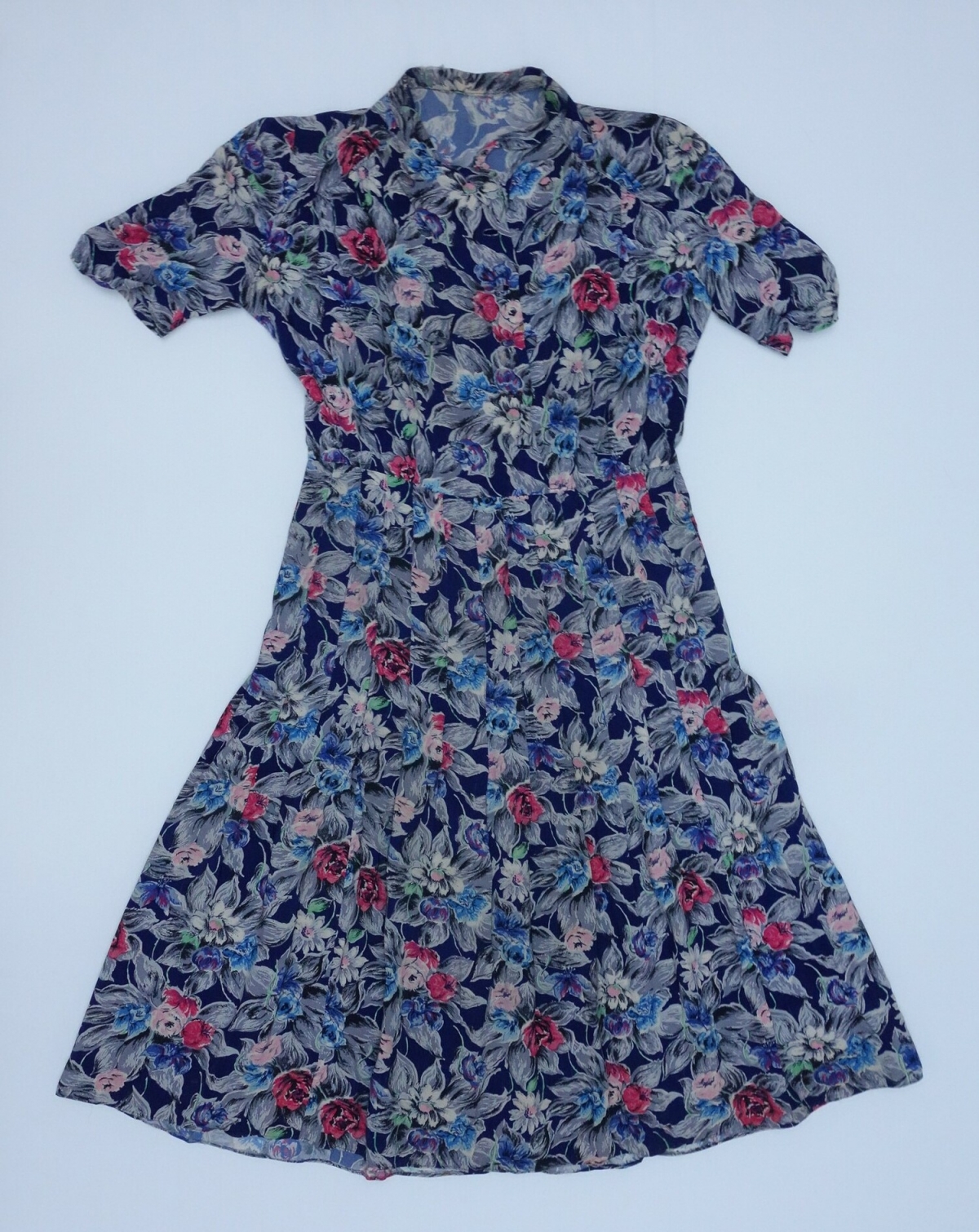 Woman's dress made from artificial silk (rayon), with imprim&eacute; print, late 1930's.