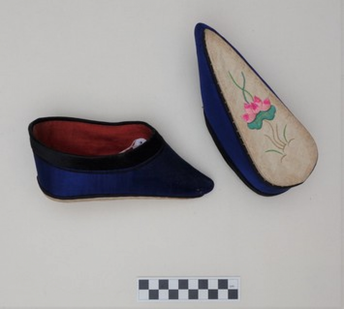Pair of funeral lotus soes, early 20th century.