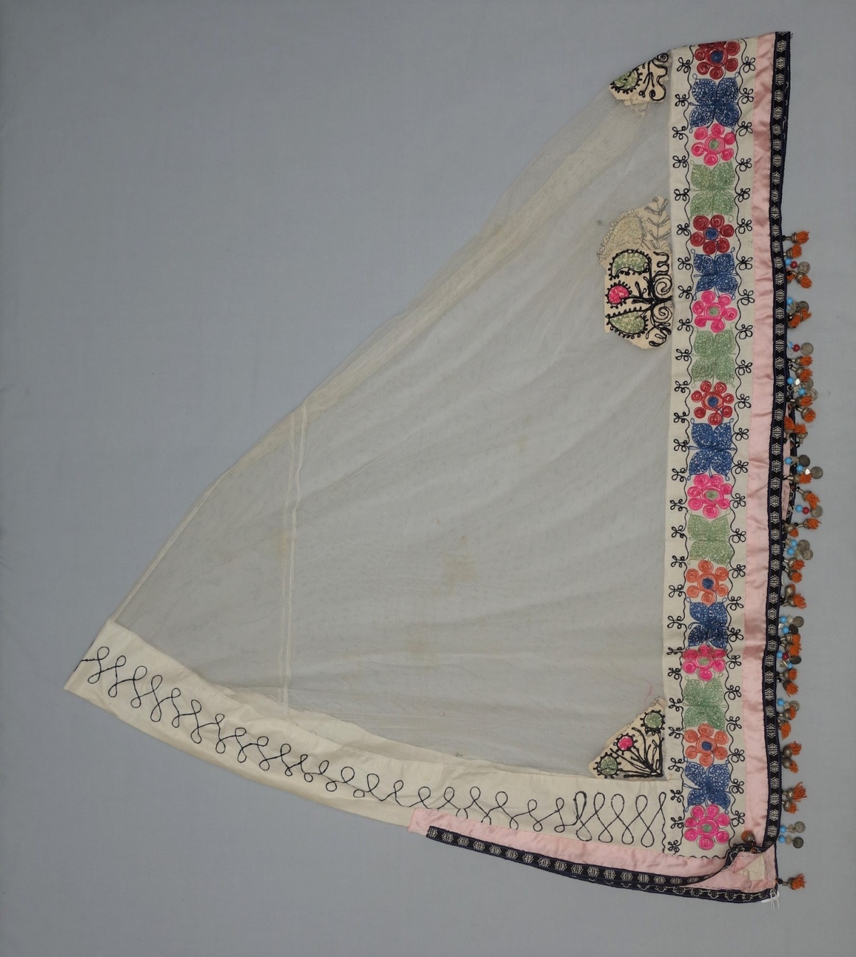 Embroidered bridal veil from Uzbekistan, late 20th century.