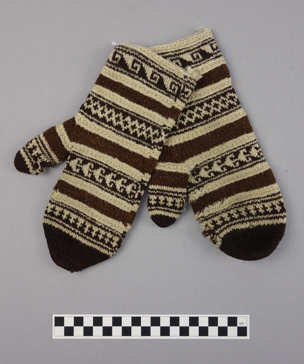 Knitted mittens from Afghanistan, mid-20th century.