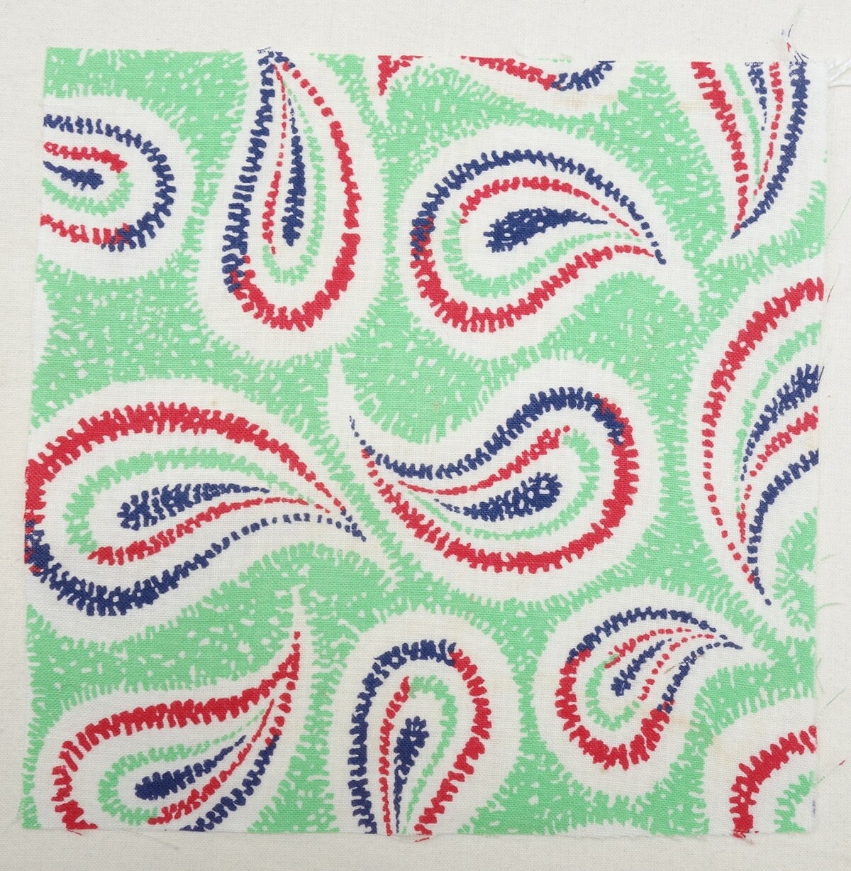 Feed sack sample with stylised Paisley (buteh) motifs. America, 1930s.
