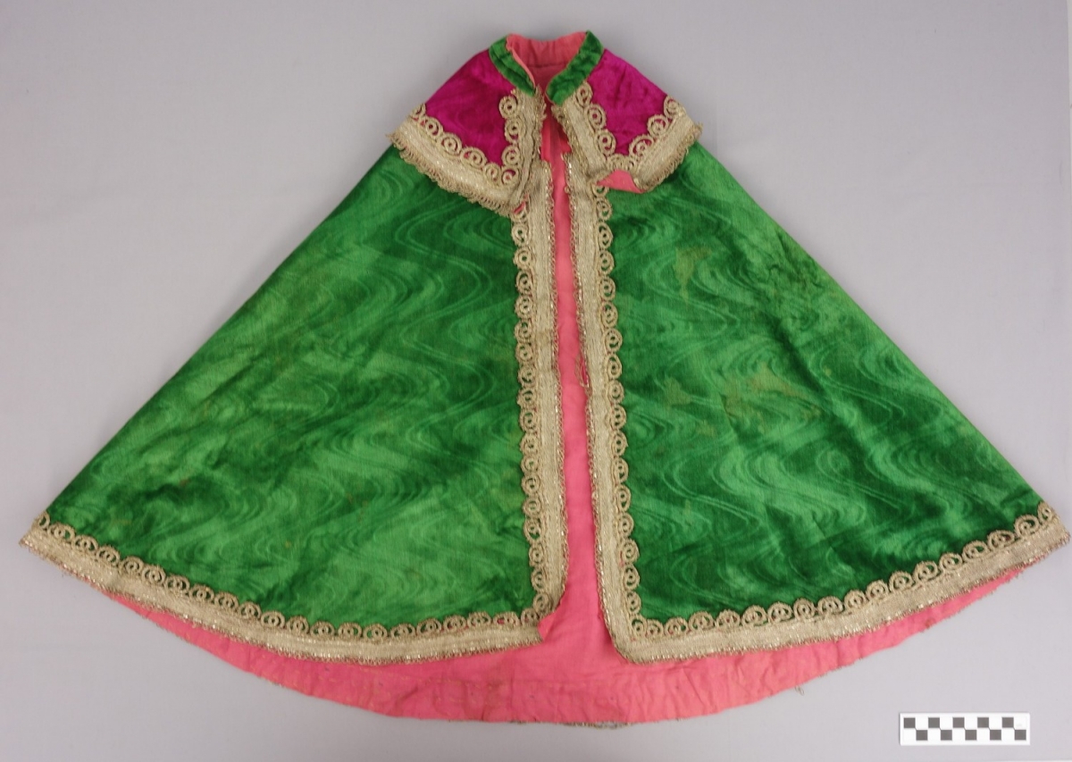 Girl's cape in green, silk velvet, with a pressed moire pattern (purchased in Iran, early 20th century).
