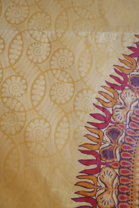 Vlisco wax printed bazin cloth for a dashiki, an unisex shirt worn in West Africa (2022).