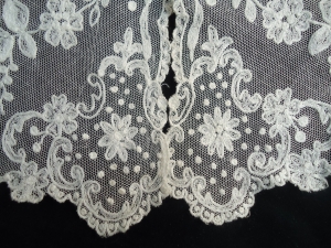 Limerick lace Bertha collar, probably late 19th century.