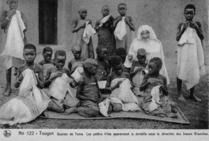 Photograph of the White Sisters teaching lace making, Burkina Faso, 1930.