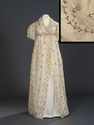 Evening dress or robe, early 19th century, with gilt lamé embroidery.