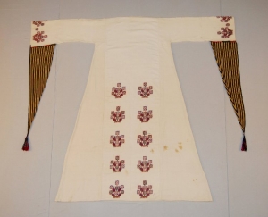 White cotton dress from the Qalamoun region (Syria, late 19th century)