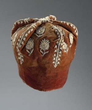 Tall, woollen hat that was used to fill up the ducal crown granted to Admiral Michiel de Ruyter in 1675.