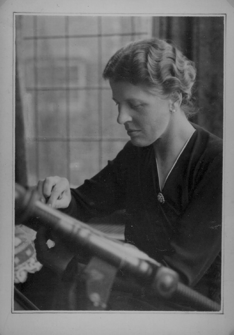 Thérèse Barge-Dreesman in c. 1939, working on an embroidery frame which is still in the house.
