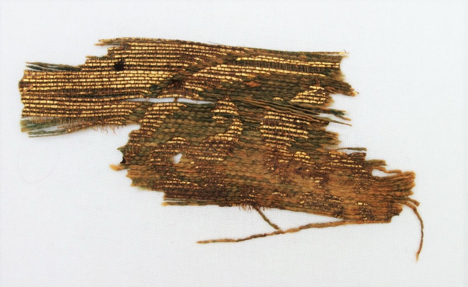 Textile fragment from Jebel Adda, southern Egypt, probably 14th century, woven with gold thread (TRC 2000.0022).