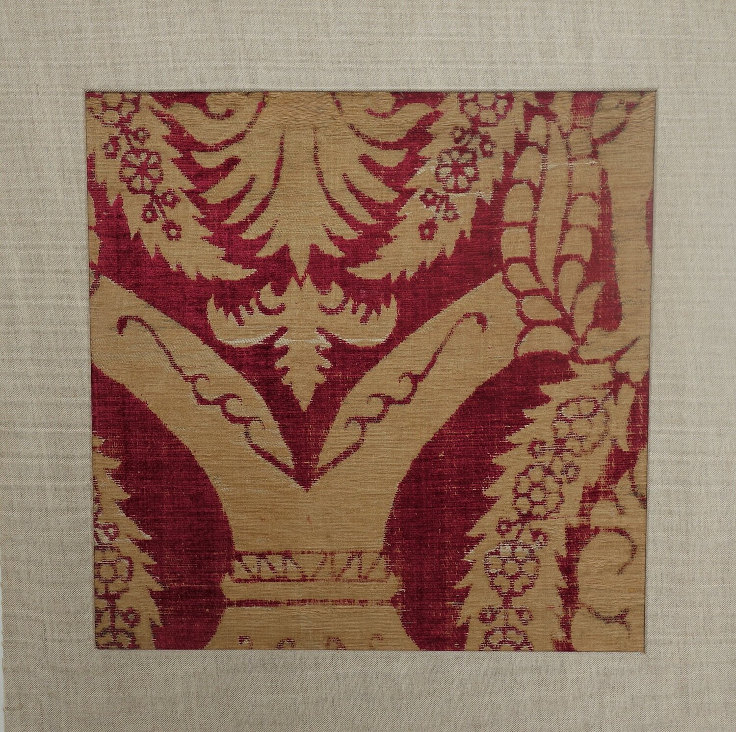 Velvet sample from the (late) 15th century, TRC/Van Gerwen collection (TRC 2011.0362).