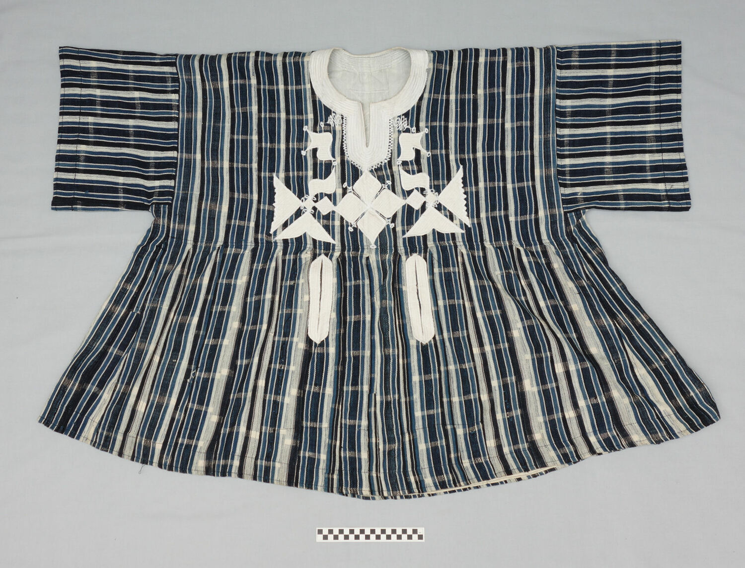 Fig. 2. Tunic from Ghana, 20th century, locally called a fugu or banaga (TRC 2012.0259).