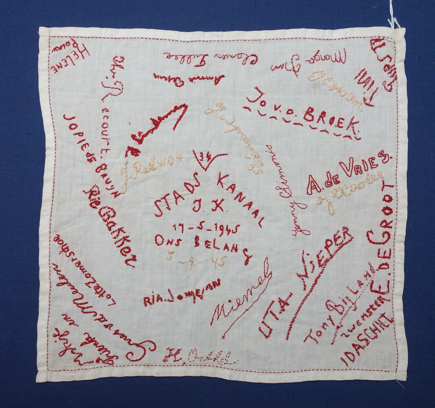 Handkerchief with the embroidered names of interned Nazi-sympathisers, Stadskanaal 1945 (TRC 2015.0193).
