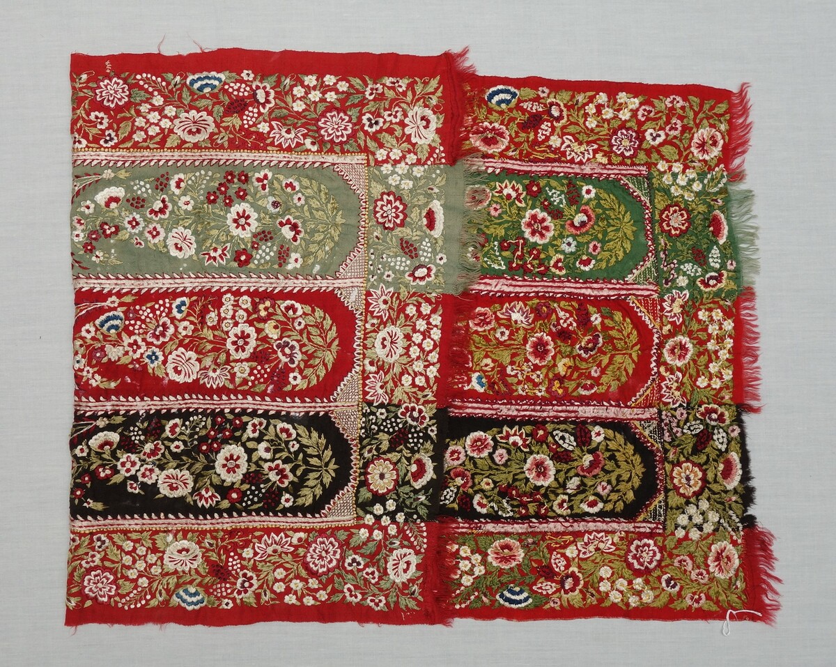 An example of Delhi embroidery in floss silk on wool, date: 19th century (TRC 2018.2234).