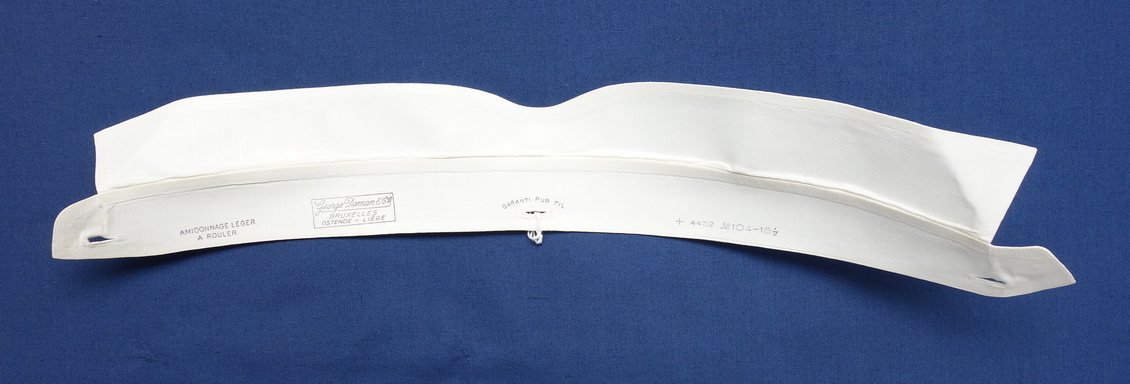 Detachable, cotton collar, the Netherlands, end of 19th century (TRC 2018.2257d). Part of the wedding suit of Evert Grieven, who married Trijntje de Jong Hohvierde on the 16 November 1899.