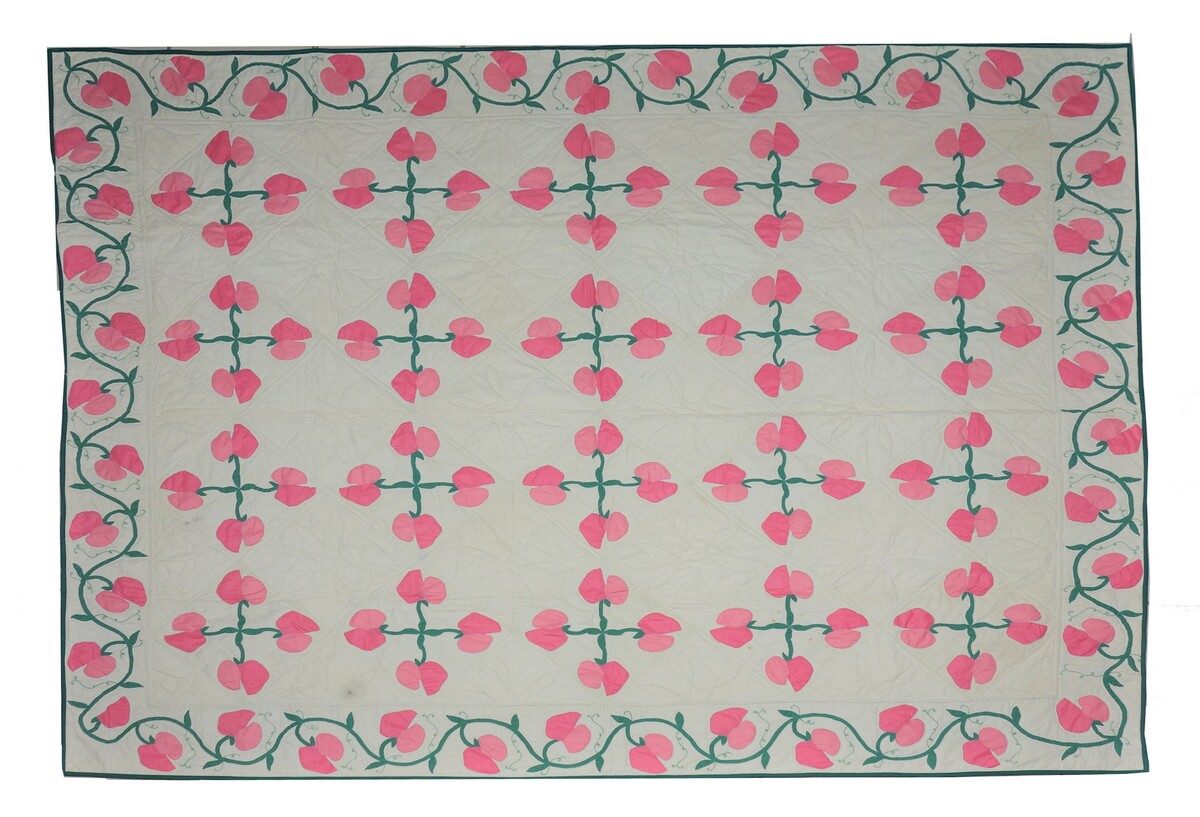 A 'sweet pea' quilt, USA. The top was made in the 1930's (TRC 2018.2623).