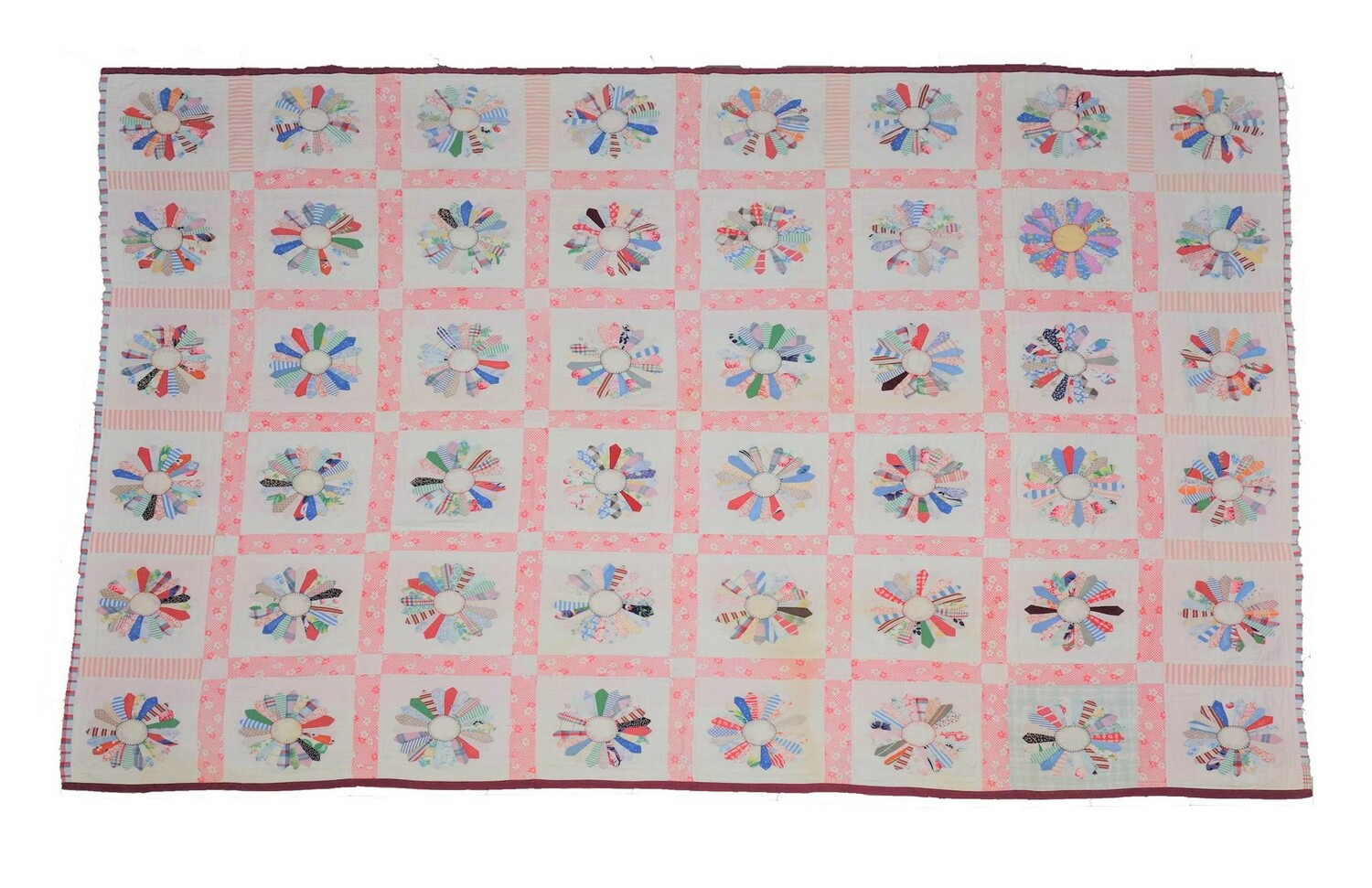 Fig. 2. Dresden Plate quilt (1930s, USA). TRC 2018.2629.