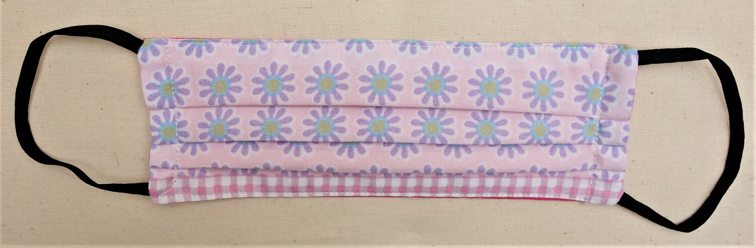 Corona face mask, pink, from the USA, 2020 (TRC 2020.3775).