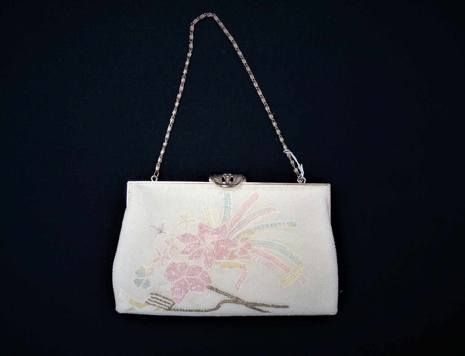 Beaded bag with a design of small flowers on a white ground, Japan, 1960s-1970s (TRC 2021.0635a).