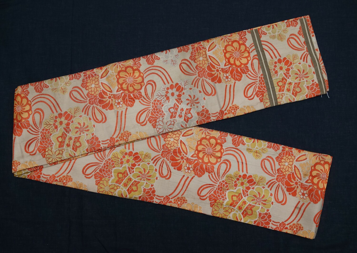 An elaborate maru obi, Japan,1926 (TRC 2021.2138).