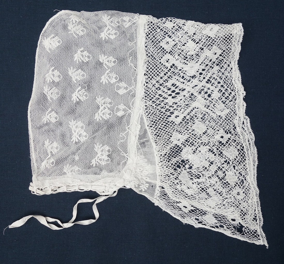 Rijnland lace cap, early 20th century, with flounce made from 's Gravenmoer lace (TRC 2021.2446).