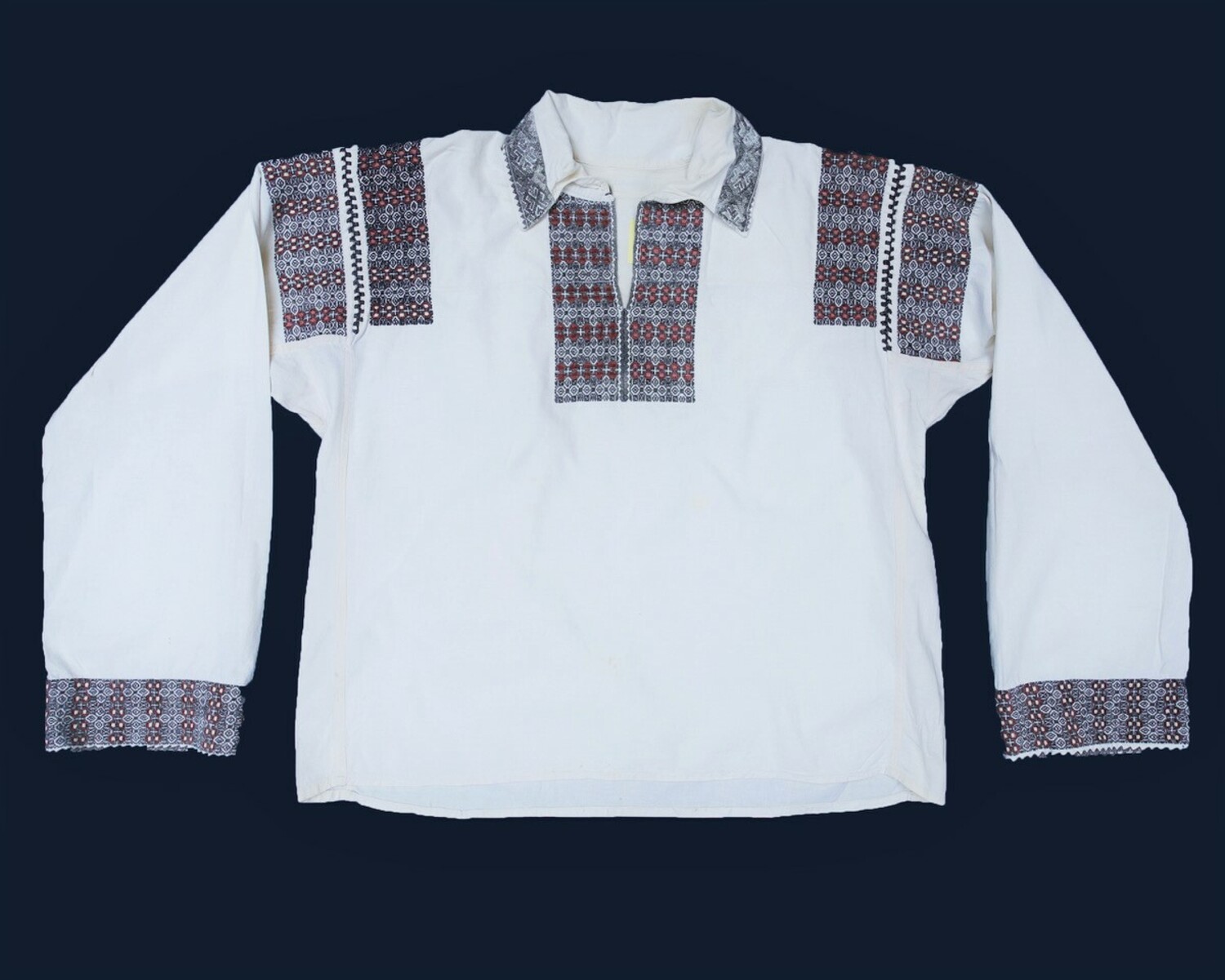 Romanian man's shirt with hand embroidered decoration, late 20th century (TRC 2022.0197).
