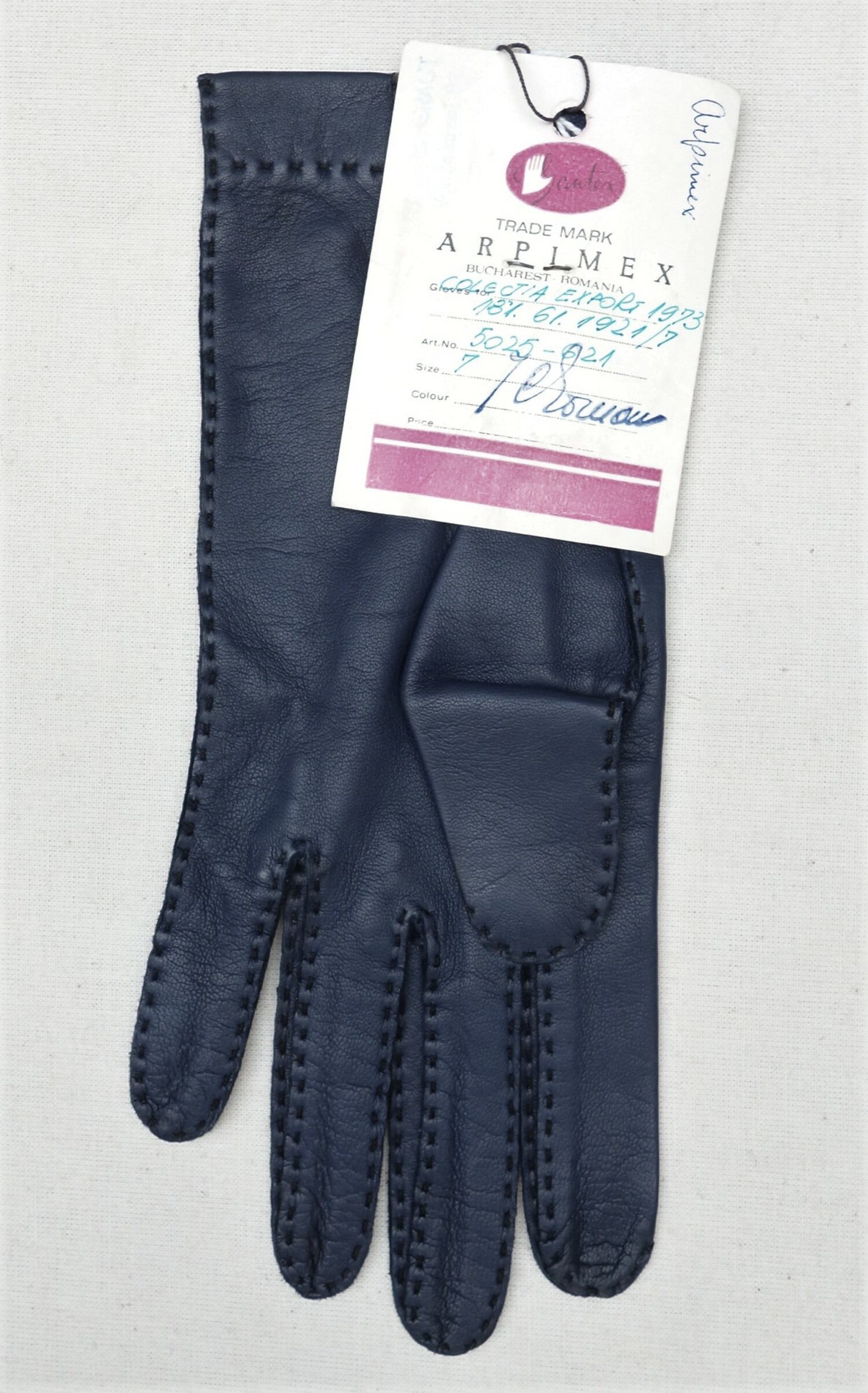 Glove produced in communist Romania in 1973 for the West European market (TRC 2022.0820t).