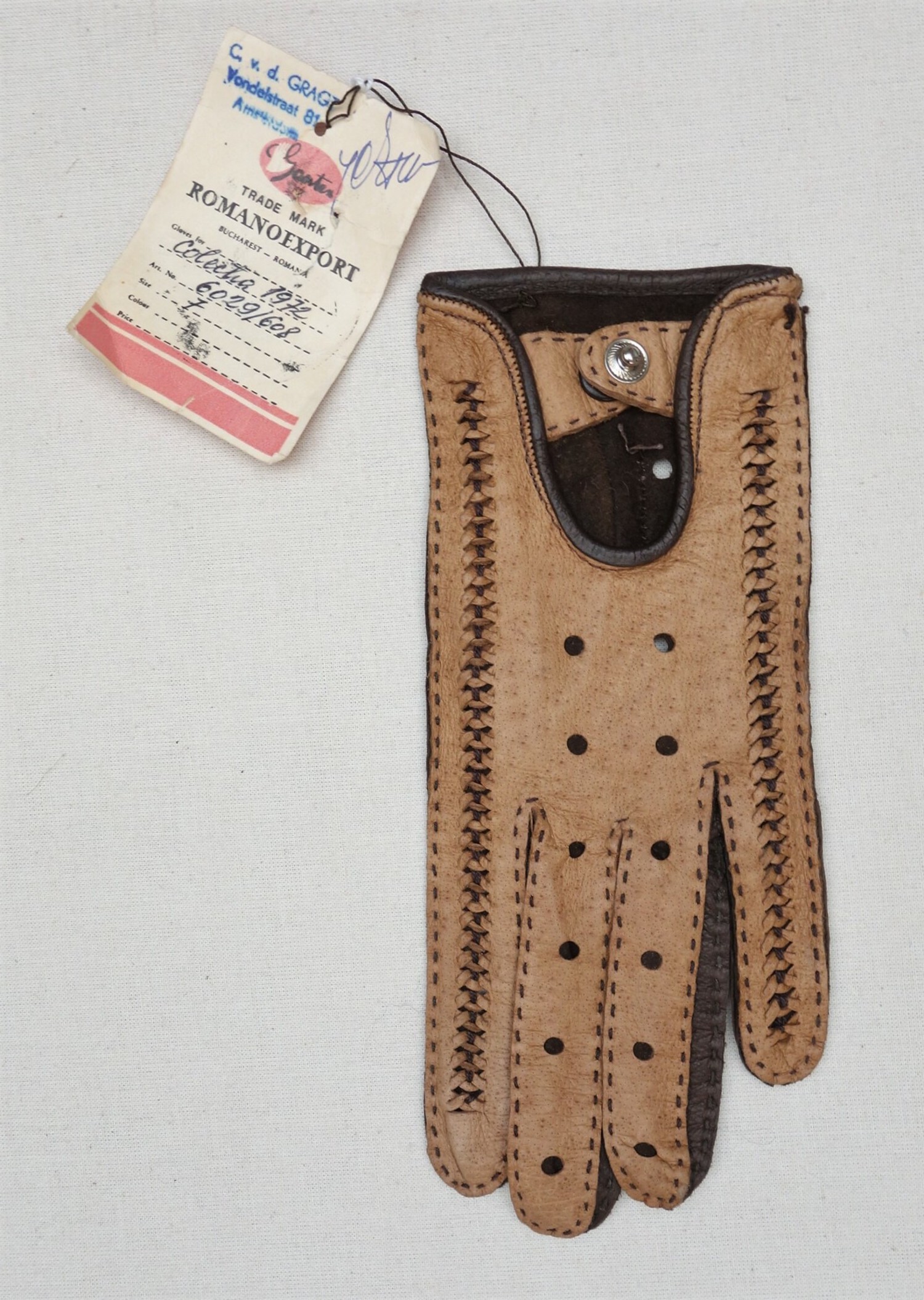 Glove from communist Romania made in the early 1970s for the West European market (TRC 2022.0821g).