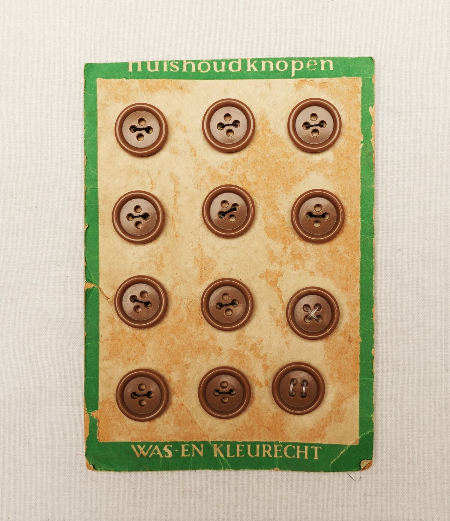 Sheet of buttons, the Netherlands, 1920s-1930s (TRC 2022.3109).