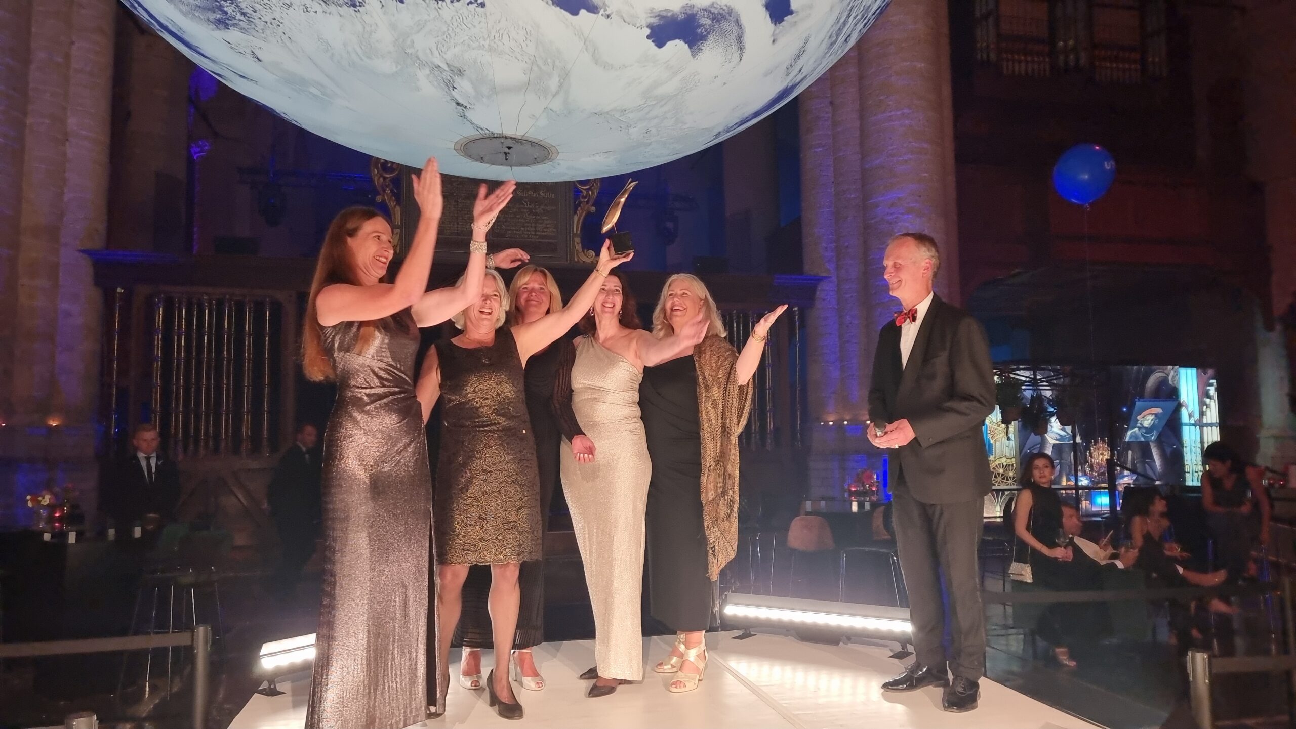 Award presentation at the Haring en Corenwijn Gala, Leiden, 2022. Dress is everything. Copyright: Leidse Glibber.