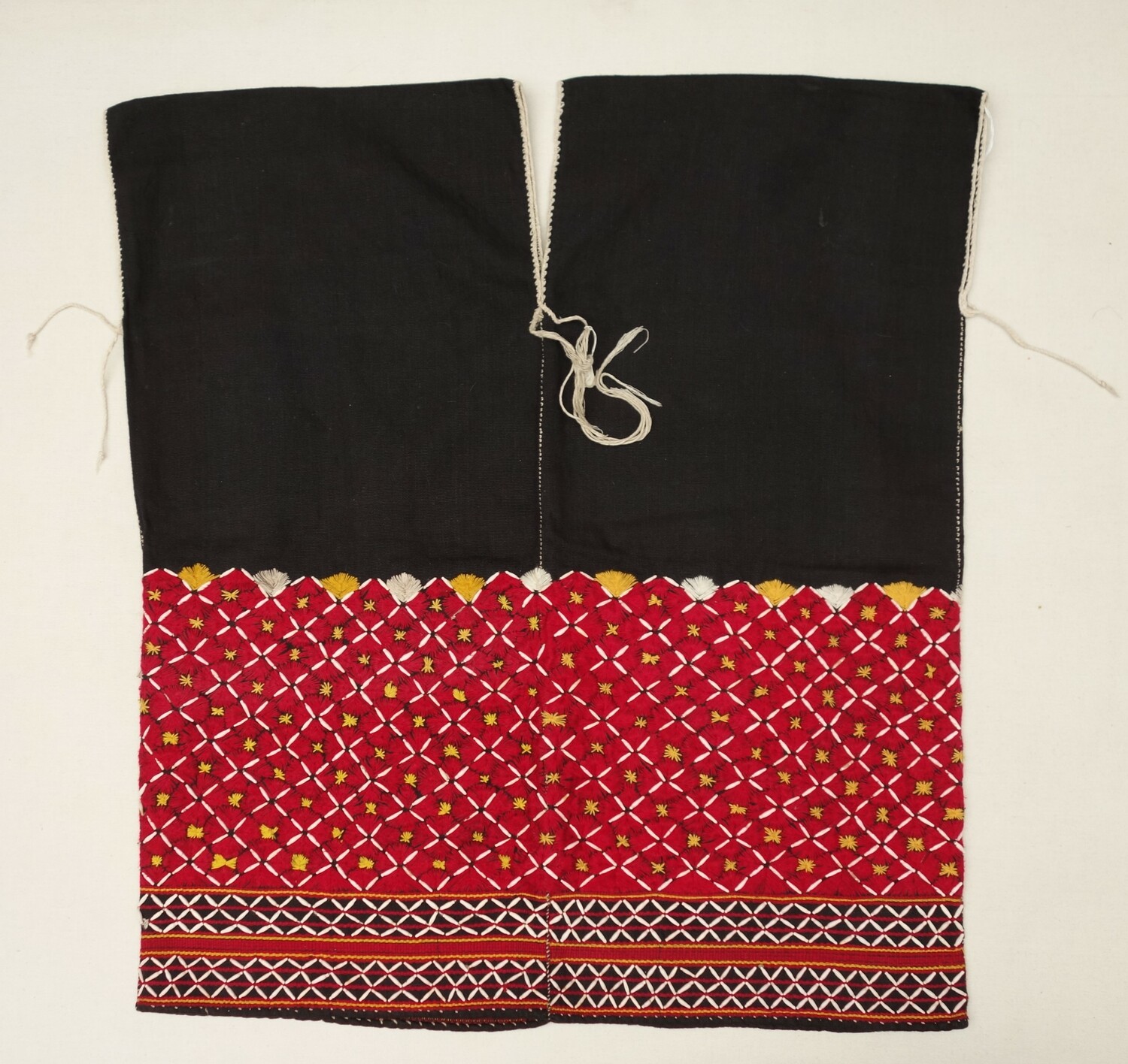 Cotton, hand embroidered top from among the Karen, Myanmar/Thailand, 1965 (TRC 2023.0187).