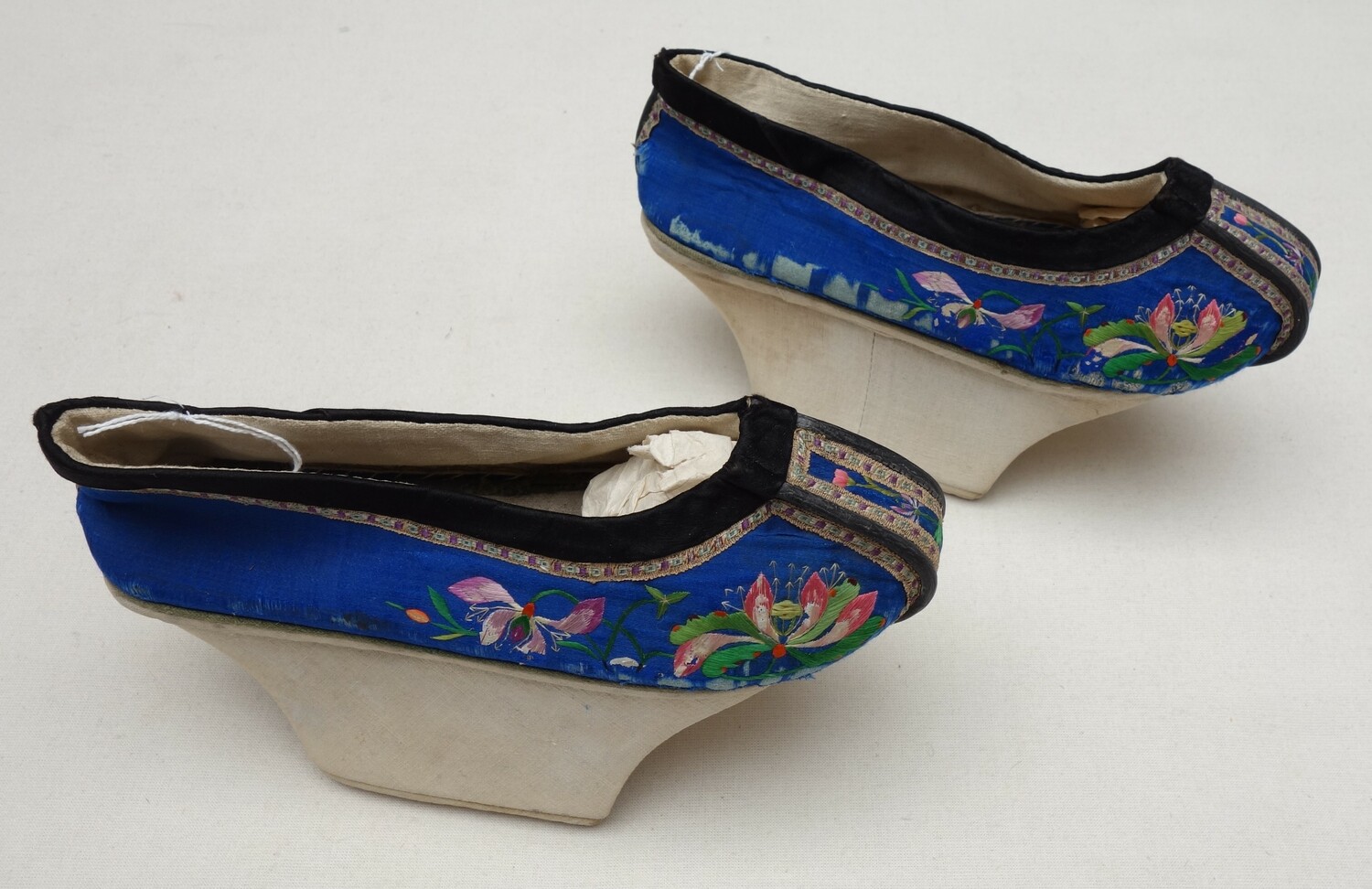 Nineteenth century Manchu Chinese 'boat' platform shoes (TRC 2023.0925a-b).