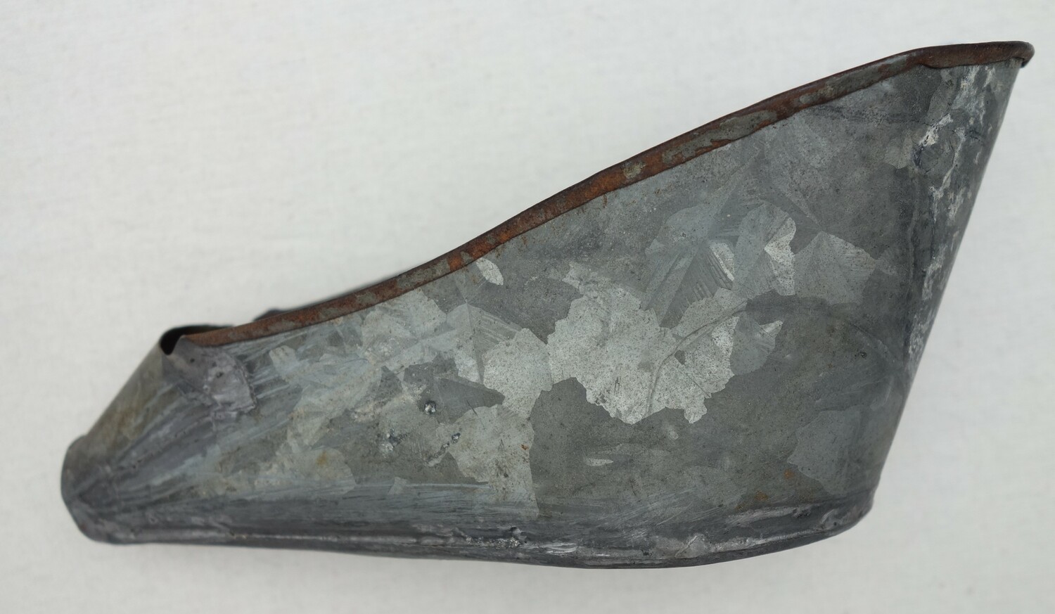 Metal ashtray to go into lotus shoe, TRC 2023.1267a (TRC 2023.1267b).