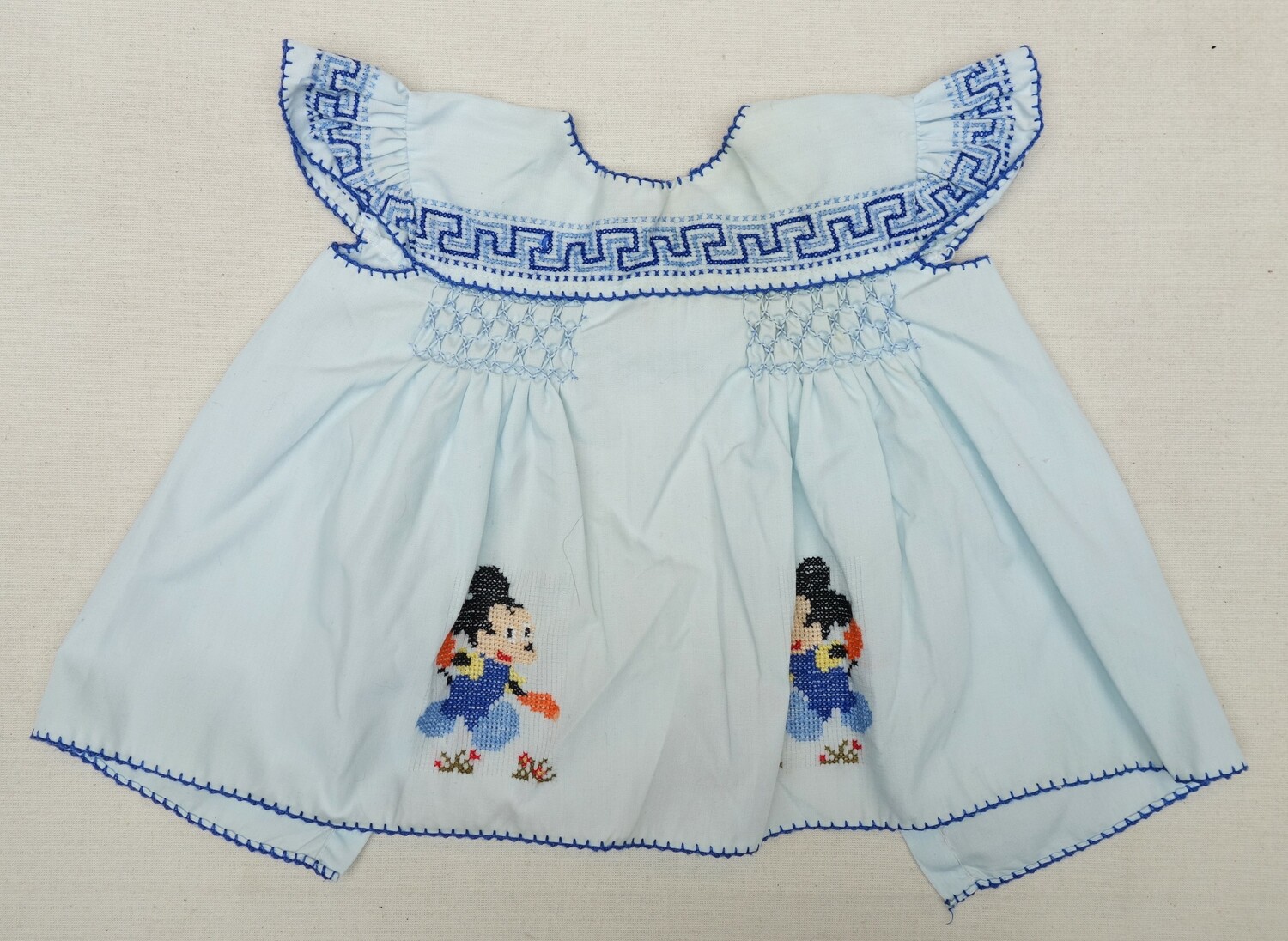 Girl's dress with smocking, Indonesia, 1973 (TRC 2023.1894).