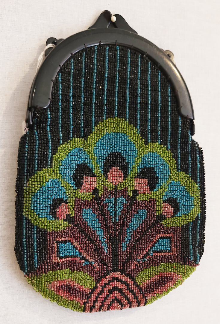 Small beaded bag with Art Deco decoration, 1920s (TRC 2021.2369).