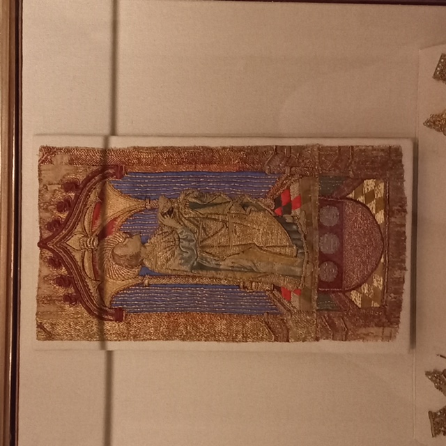 Piece of late medieval Or Nué embroidery, Flanders. Dommuseum Fulda. Photograph by author.