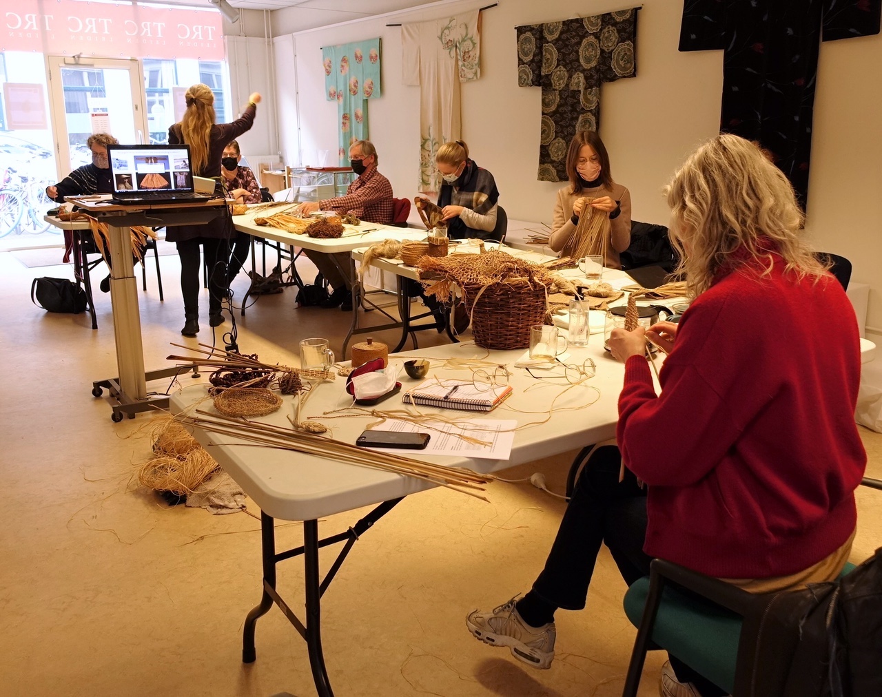 First workshop of 2022 at the TRC, Wednesday 19 January. For the first few months of 2022, workshops and courses will be given in the TRC gallery. The walls are decorated with specific items from the collection.