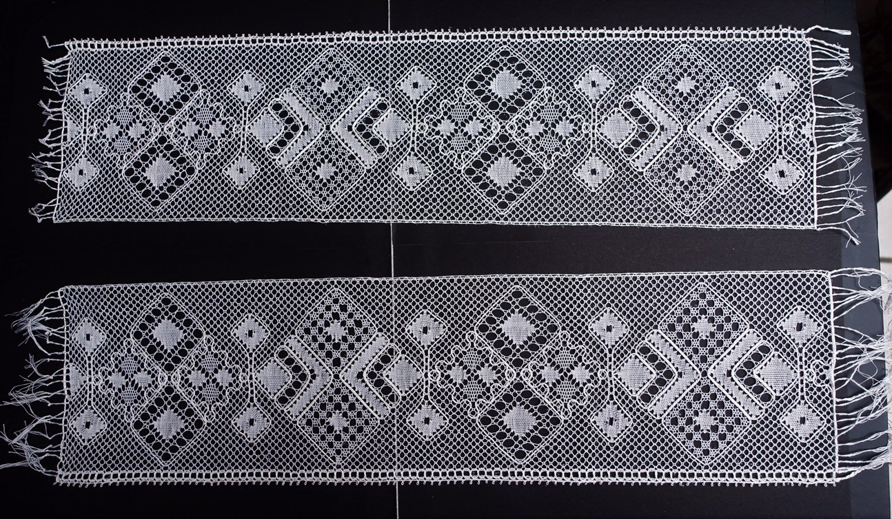 Two reconstructions made by Bettie Stijnman of the 's Gravenmoer lace flounce attached to the Rijnland cap (TRC 2021.2446).