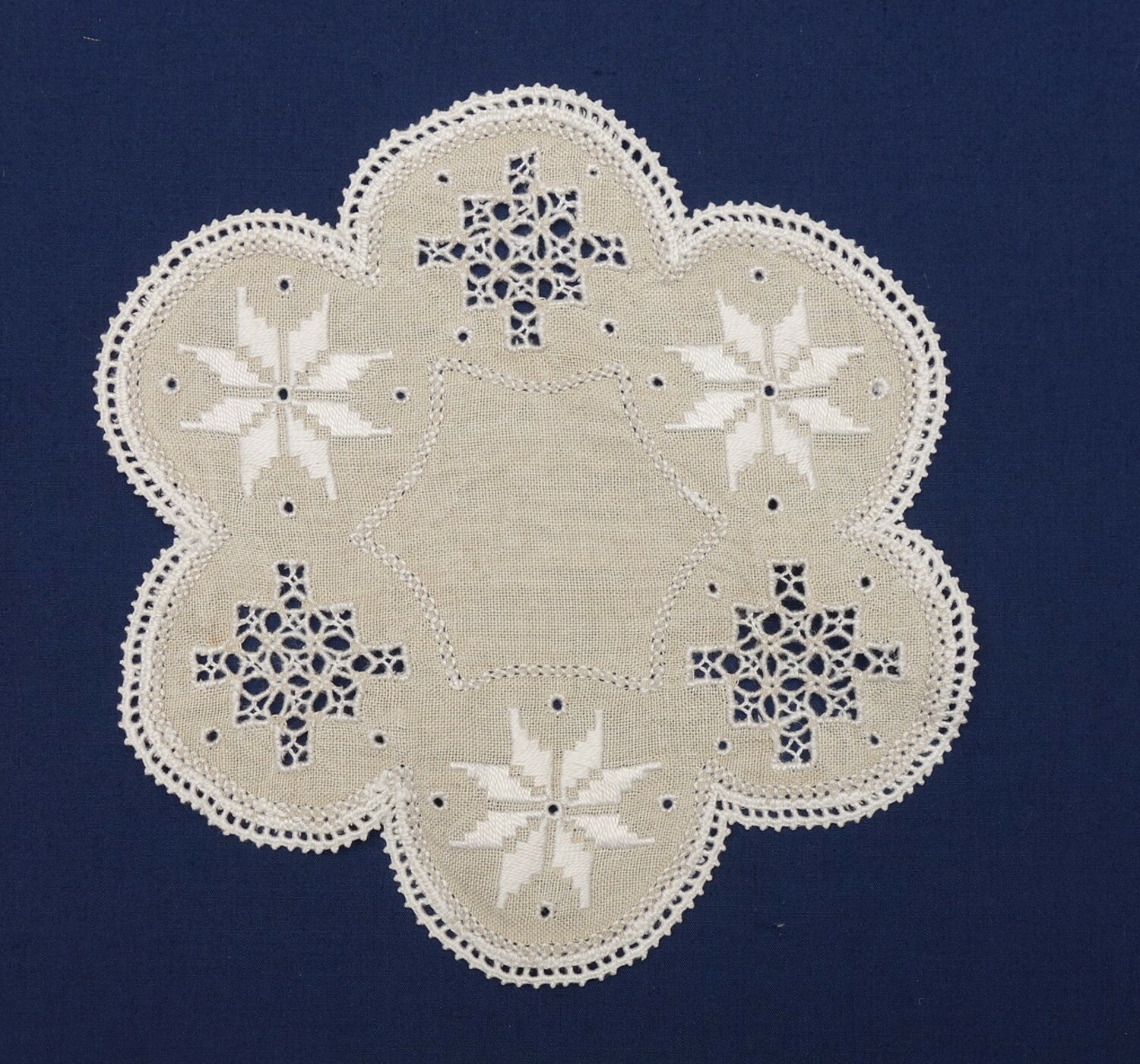 Fig. 2. Linen Lefkara whitework doily decorated with rosettes and ornate, cutwork squares, late 20th century (TRC 2018.2801).