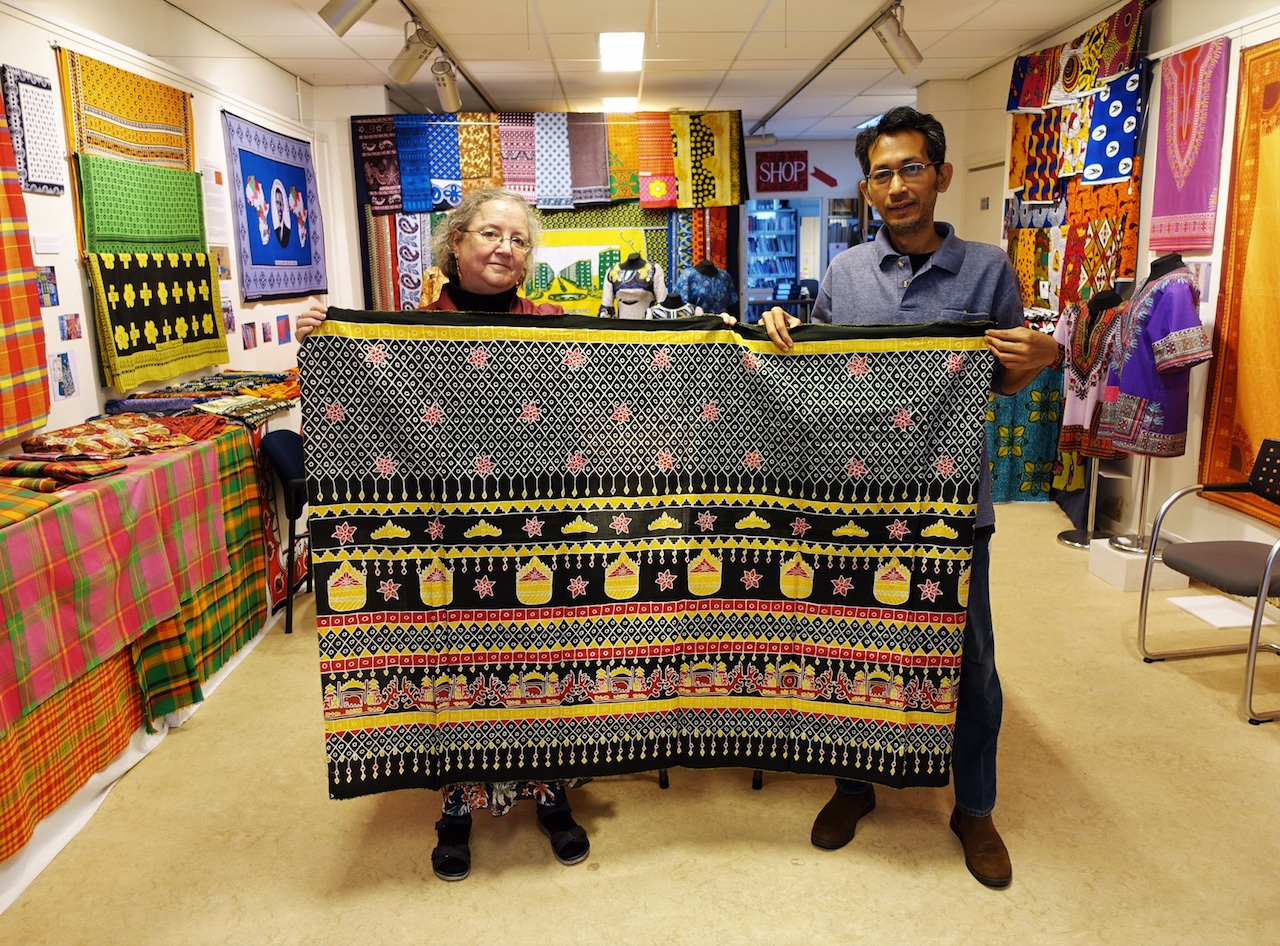 Arman Az and Gillian Vogelsang, with a batik cloth from Lampung, Sumatra, Indonesia, donated by Arman Az to the TRC, 8 November 2022.
