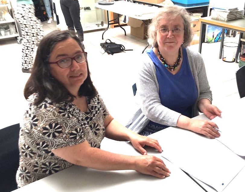 Maria Linkogle and Gillian Vogelsang-Eastwood signing EU Erasmus+ agreement papers, 8 June 2022.