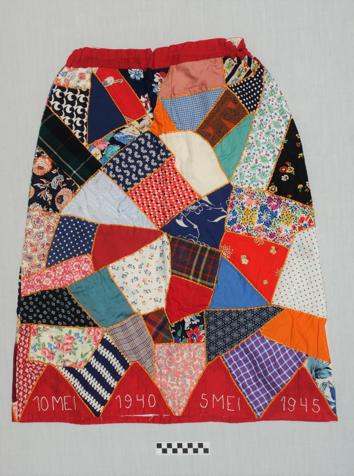 Feestrok celebrating the liberation of The Netherlands in May 1945 (TRC 2011.0001a).