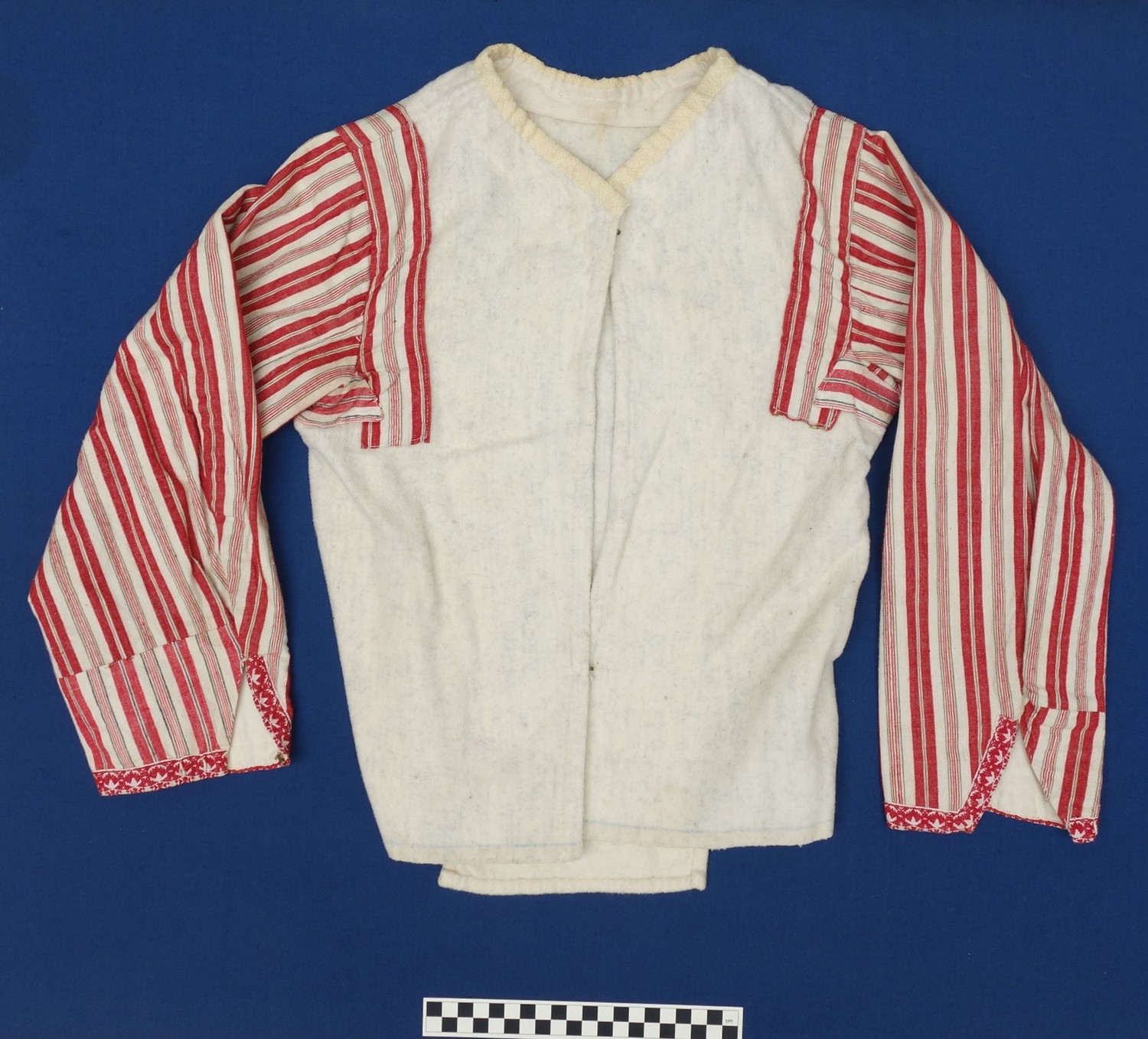 Mid-20th century mouwen from Marken (TRC 2014.0681).