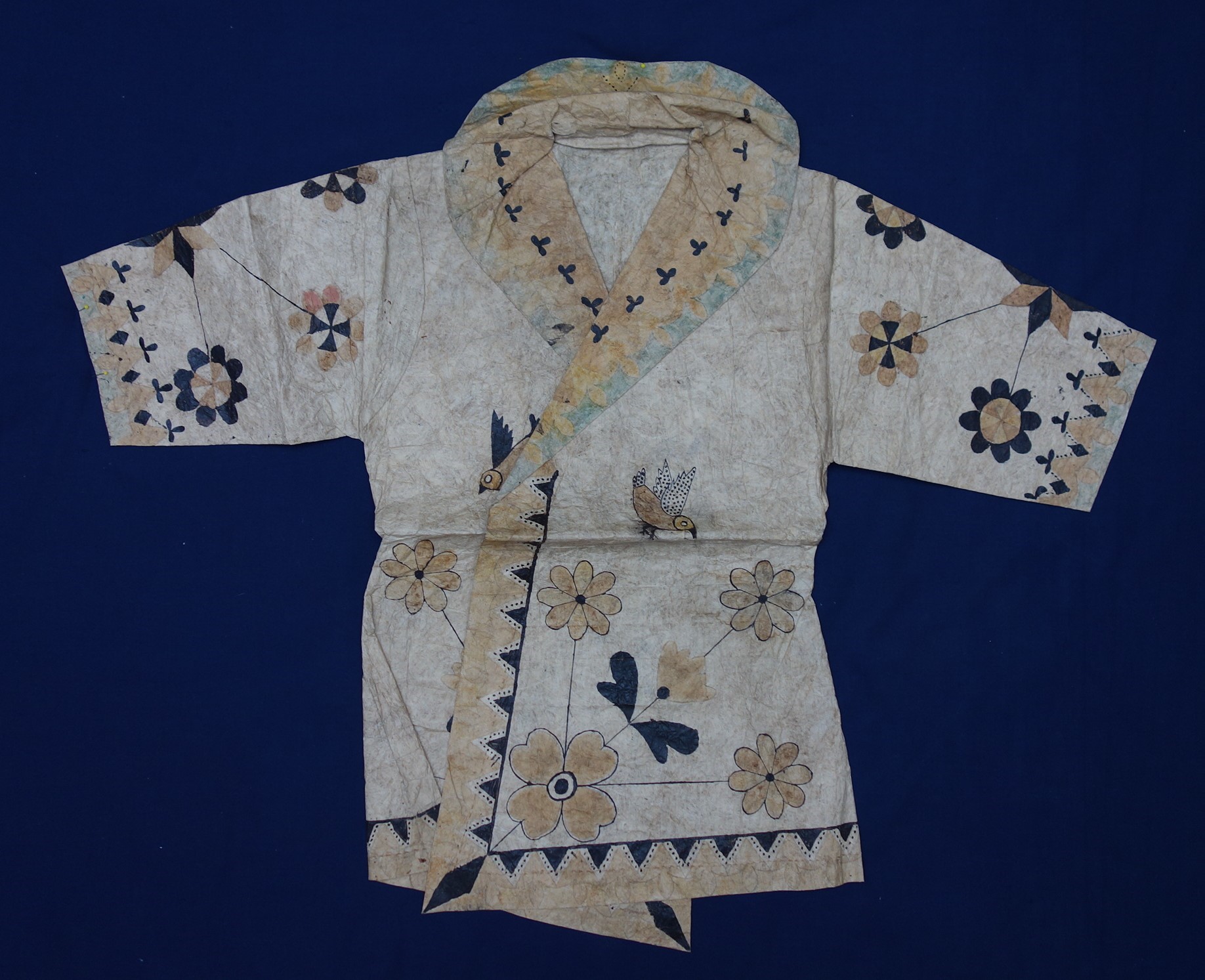 Bark cloth garment from Sulawesi, Indonesia, c. 1945/1950 (TRC 2018.0042).