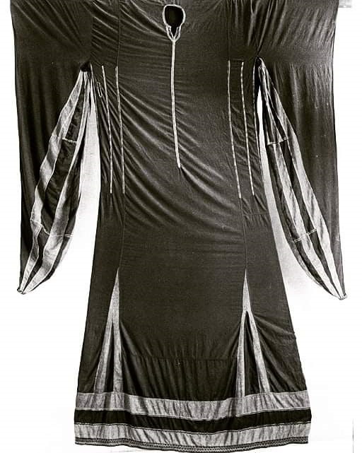Khalaga dress from Al Salt, Jordan. Photograph by Fatima Abbadi.