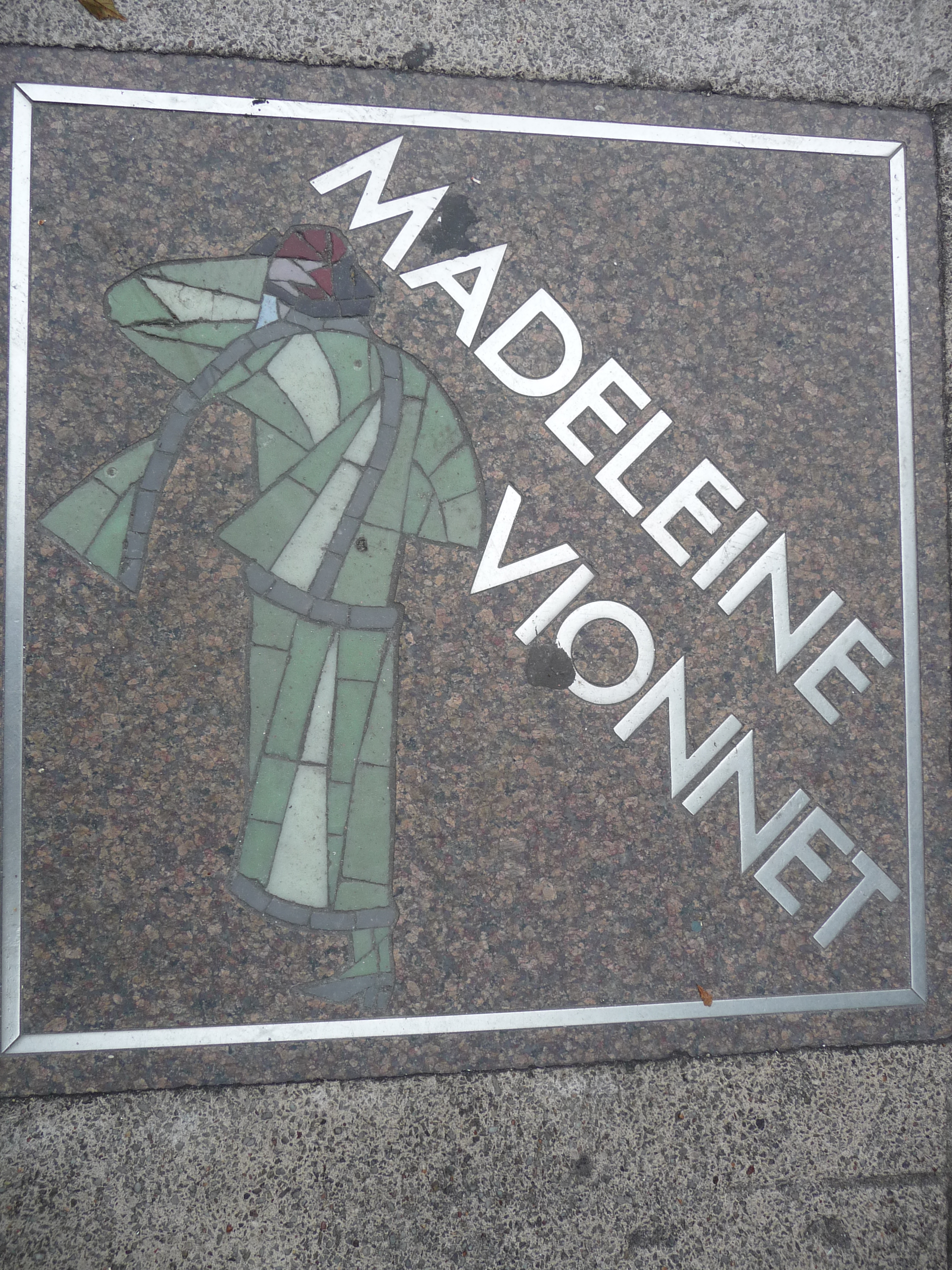 Commemorative tile in Paris, dedicated to Madeleine Vionnet.